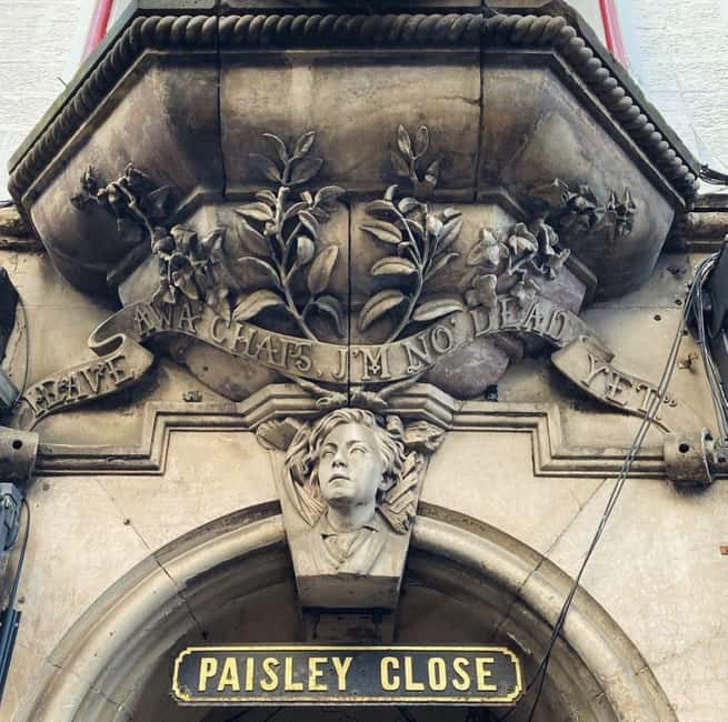 Edinburgh: Castle, Royal Mile, St Giles and Greyfriars tour - The Journey Through Wynds, Closes, and Courtyards