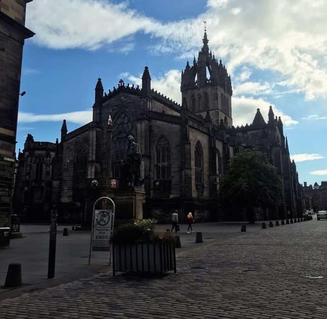 Edinburgh: Castle, Royal Mile, St Giles and Greyfriars tour - Pacing, Crowd Levels, and Best Time to Visit
