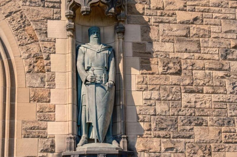 Edinburgh Castle Tickets & Tour - Scottish Guide In a Kilt - Stories of Kings, Queens, and Historic Battles