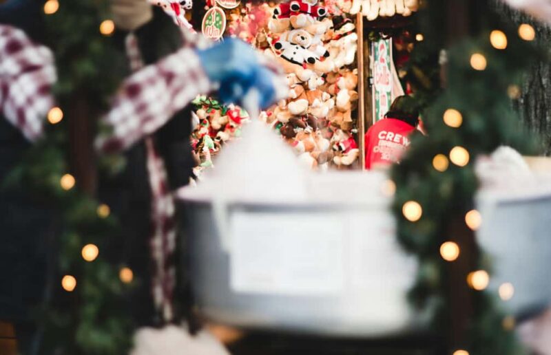 Edinburgh: Christmas Ghosts Walking Tour - Discover Edinburgh’s Haunted Christmas Spirit on a 3-Hour Walking Tour