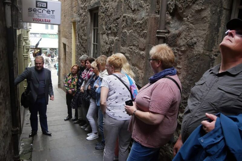 Edinburgh: City Highlights Private Guided Walking Tour - The Grassmarket and its Historic Atmosphere
