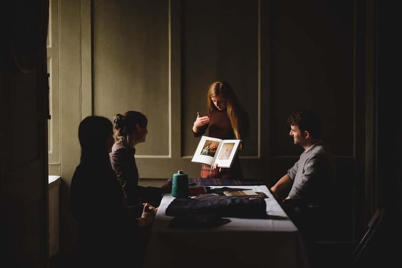 Edinburgh: Discover the secrets of kilt and tartan with a kiltmaker - Meet a French-speaking Kiltmaker and Ask All Your Questions