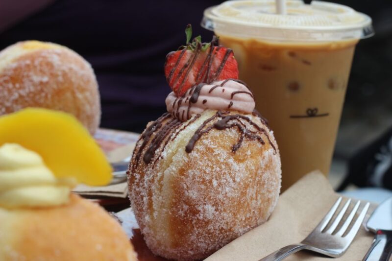 Edinburgh: Donuts, Sweet Treats & the Royal Mile Adventure - Introduction to the Edinburgh Donut Tour