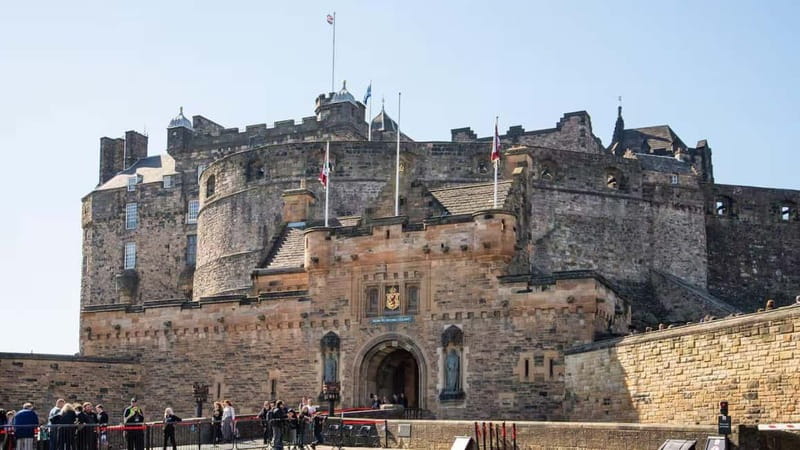 Edinburgh: Edinburgh Castle Guided History Tour with Tickets - Comparing This Tour to Similar Experiences
