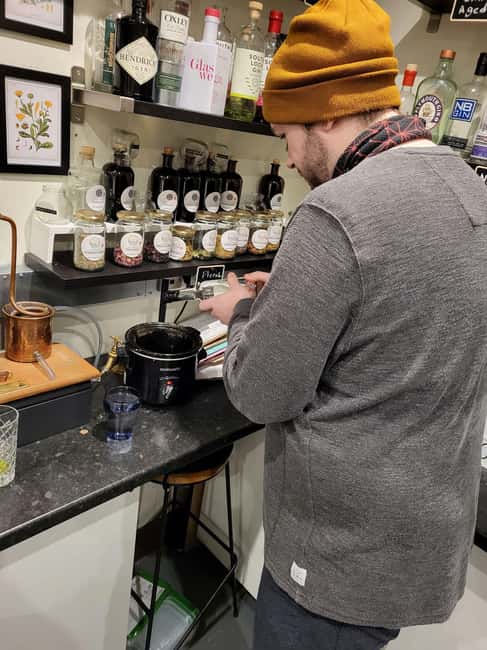 Edinburgh: Gin Distillation Workshop with Gin Tasting - The Location: Cumberland Bar in Edinburgh’s City Centre