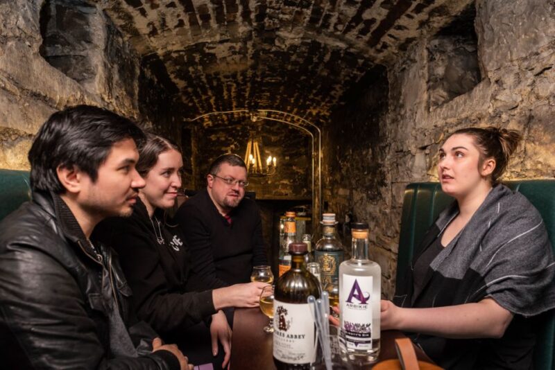 Edinburgh: Gin Tasting at Underground Venue - The Selection of Gins and Tasting Approach
