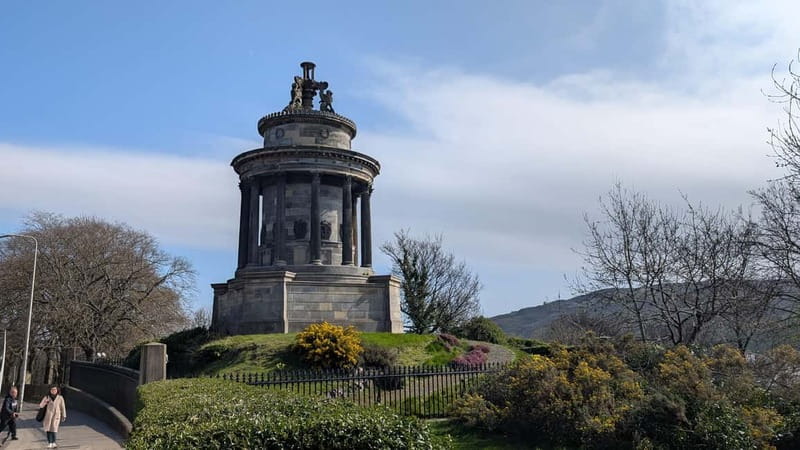 Edinburgh: Grand Historic and Literary Coach Tour - Exploring Edinburgh’s Literary Landmarks and Historic Streets