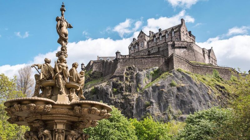 Edinburgh: Harry Potter Wizard Walking Tour, Kids Join Free - Views of Edinburgh Castle and Victoria Street: Inspiration for Diagon Alley