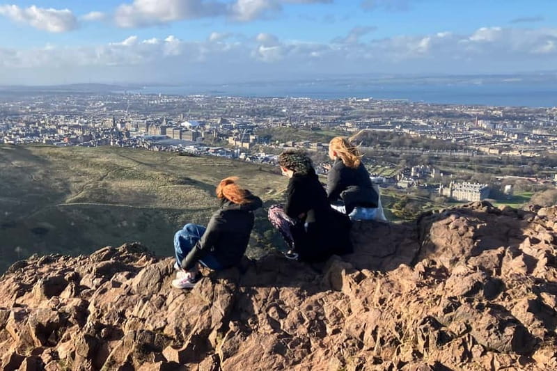 Edinburgh: Hike Arthur's Seat & Calton Hill - Holyrood Palace and Holyrood Park: A Natural and Royal Pairing