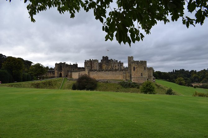 Edinburgh: Holy Island, Alnwick Castle & Kingdom of Northumbria - Guide Personalities and Their Impact