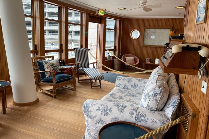 Edinburgh Luxury Private Day Tour with Scottish Local - The Historic Palace of Holyroodhouse