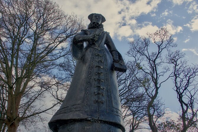 Edinburgh: Mary Queen of Scots Privately Guided Luxury Day Tour - Passing William Wallace’s Memorial on the Way to Stirling