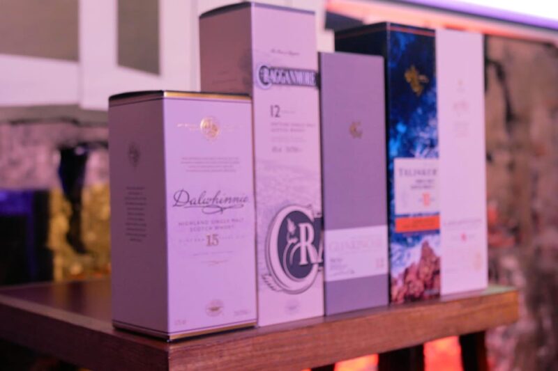 Edinburgh: Mountebank Comedy Whisky Tasting - Meet Daniel: The Guide with a Scottish Accent and a Great Sense of Humor