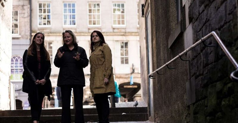 Edinburgh: Multi-Sensory Old Town Historical Walking Tour - Exploring Edinburgh’s Historic Sites: Mercat Cross and St. Giles Cathedral