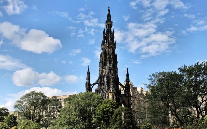 Edinburgh New Town: City Walking Tour & Exploration Game - From Calton Hill to Princes Street Gardens