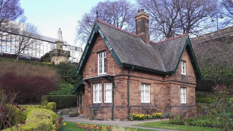 Edinburgh New Town: City Walking Tour & Exploration Game - Practical Details: What to Bring and How to Prepare