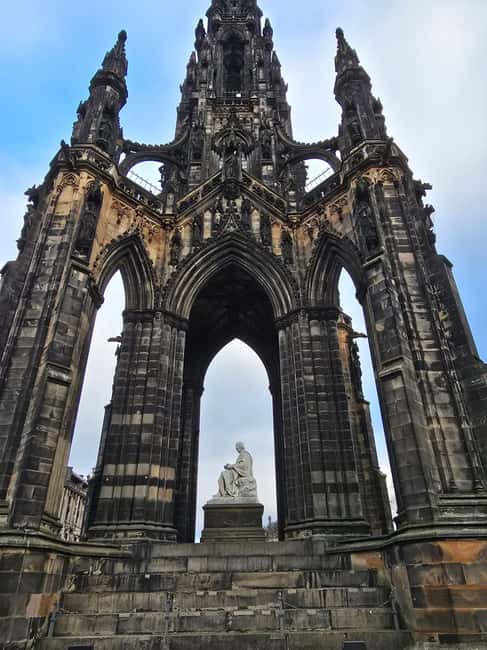Edinburgh: Old Town early morning walk with a Scottish guide - Visiting St. Giles Cathedral: Gothic Architecture and Spiritual Heritage