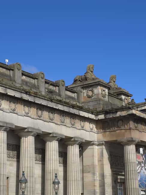 Edinburgh: Old Town early morning walk with a Scottish guide - Edinburgh Castle: Majestic Fortress and Historic Landmark