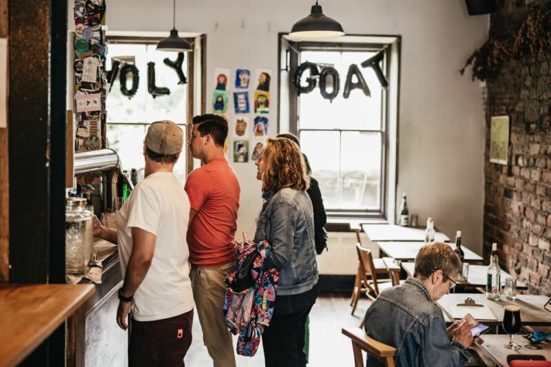 Edinburgh: Old Town Guided Walking Tour and Beer Tasting - Edinburgh’s Royal Mile and Canongate Pubs