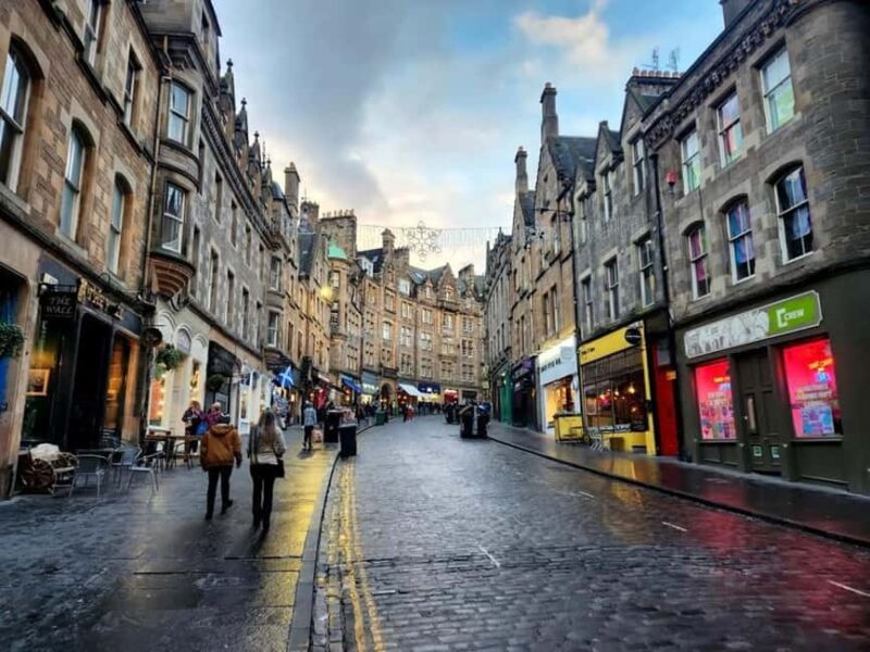 Edinburgh: Old Town Guided Walking Tour - Starting at the Scot Monument: The Gateway to Old Town