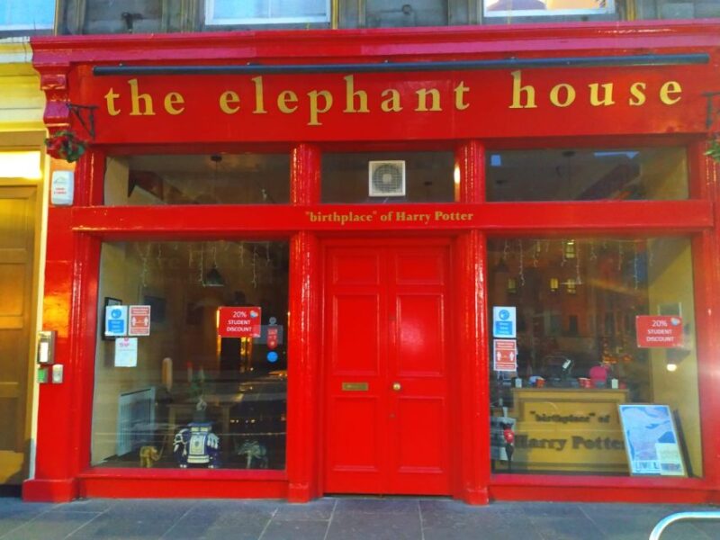 Edinburgh: Old Town History Walking Tour - Guides Known for Engaging Narratives