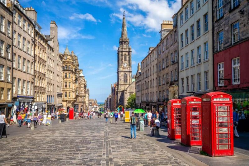 Edinburgh Old Town Private Guided Family Walking Tour - Key Points
