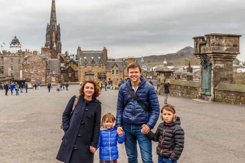 Edinburgh Old Town Private Guided Family Walking Tour - Starting at the Heart of Edinburgh: The Meeting Point