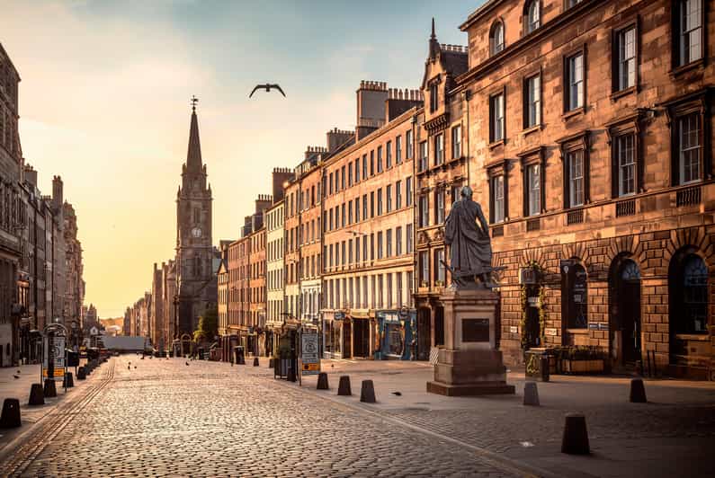 Edinburgh: Old Town Private Walking Tour with Historian - Explore Edinburgh’s Historic Old Town with a Private Guide