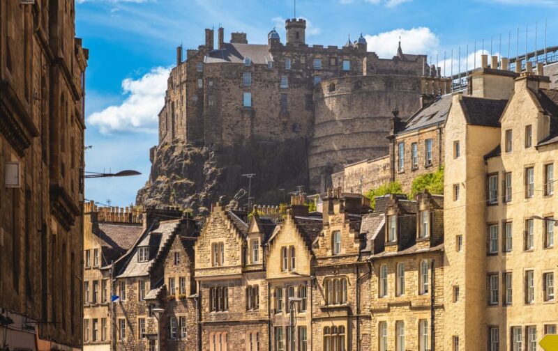 Edinburgh: Old Town Private Walking Tour with Historian - Logistics: Meeting Point and Group Size