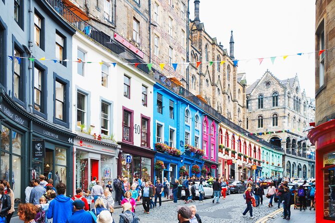 Edinburgh Old Town: Professional Photoshoot & Edited Photos - The Photographer’s Approach and Style