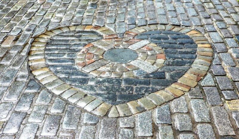 Edinburgh: Old Town Stories - Guided Walking Tour - Explore Edinburghs Old Town with a Skilled Local Guide