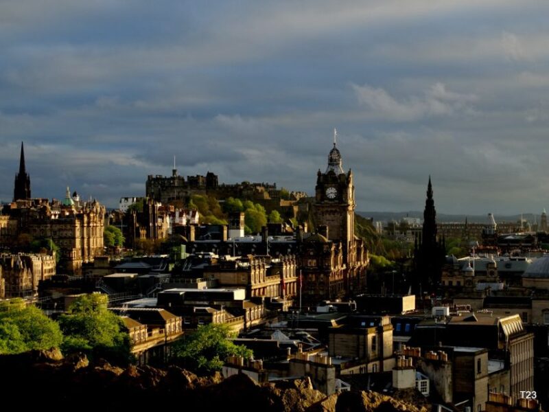 Edinburgh: Old Town Stories - Guided Walking Tour - Meeting Point: The Historic Front of St. Giles Cathedral