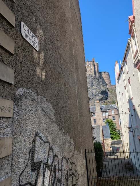 Edinburgh Old Town Walking Tour - Edinburgh Old Town Walking Tour: An Engaging 90-Minute Journey Through History