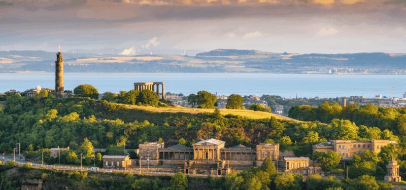 Edinburgh: Old Town Walking Tour with an APP - Discover Edinburgh Starting from a Famous Hilltop Viewpoint