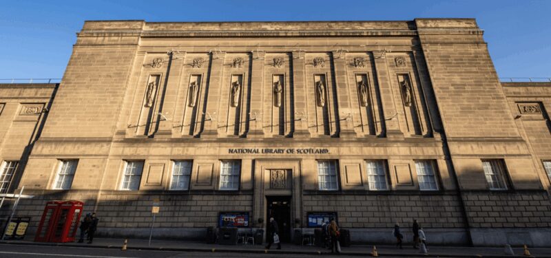 Edinburgh: Old Town Walking Tour with an APP - Accessibility and Practical Tips