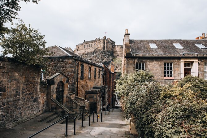 Edinburgh: Old Town's Highlights Walking Tour - Discover Edinburgh’s Old Town in just over two and a half hours
