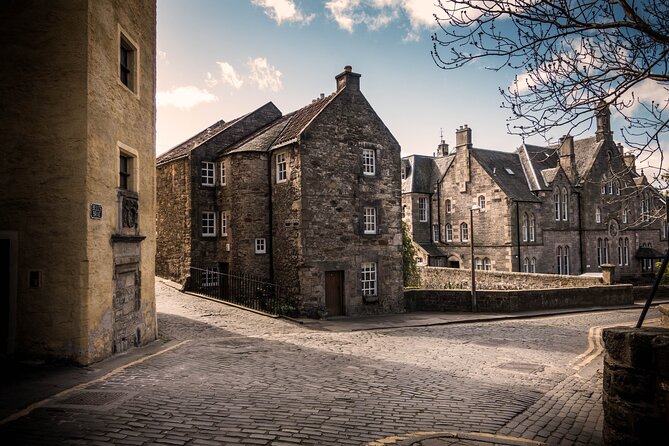 Edinburgh: Old Town's Highlights Walking Tour - The Grassmarket: a lively historic square