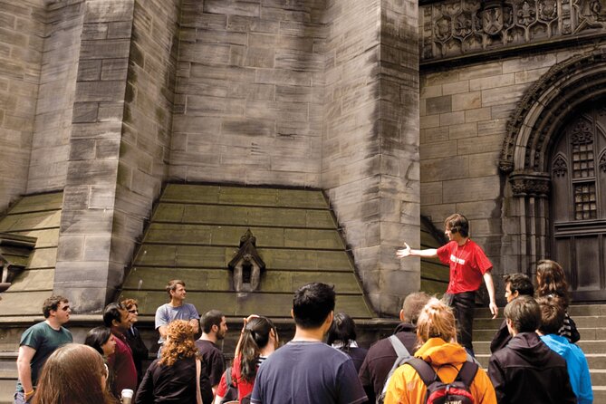 Edinburgh: Old Town's Highlights Walking Tour - Logistic details and tour features