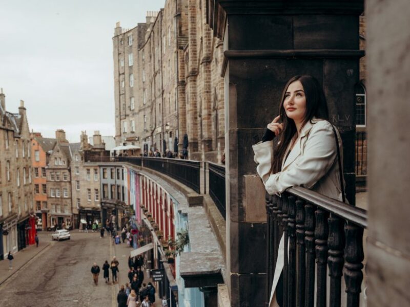 Edinburgh: Photo Shoot with a Private Vacation Photographer - The Photographer’s Style and Expertise