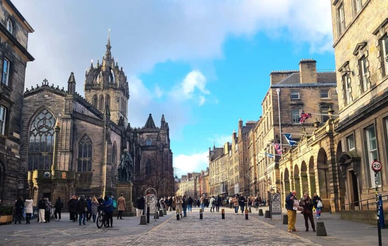 Edinburgh: private guided tour in French with Clémentine - Key Points