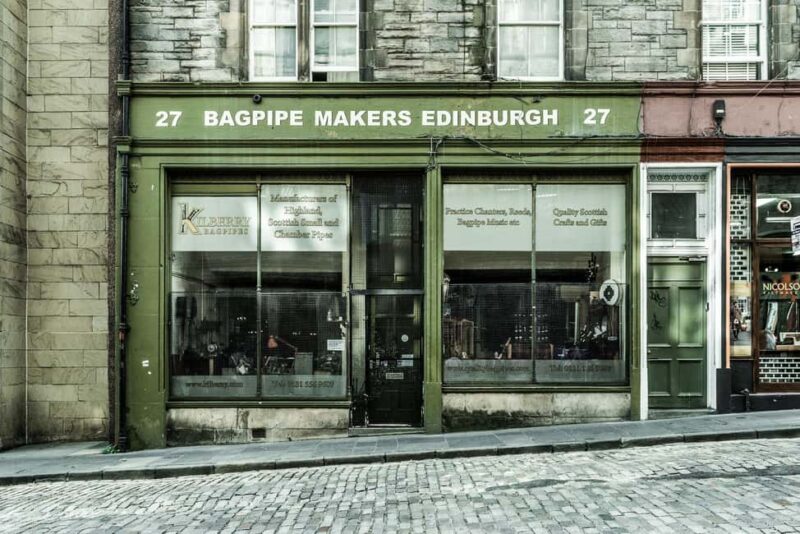 Edinburgh: private guided tour in French with Clémentine - Concluding at the National Museum of Scotland