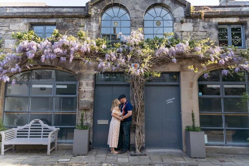 Edinburgh: Private Professional Photoshoot - High-Quality Edited Photos Delivered Quickly