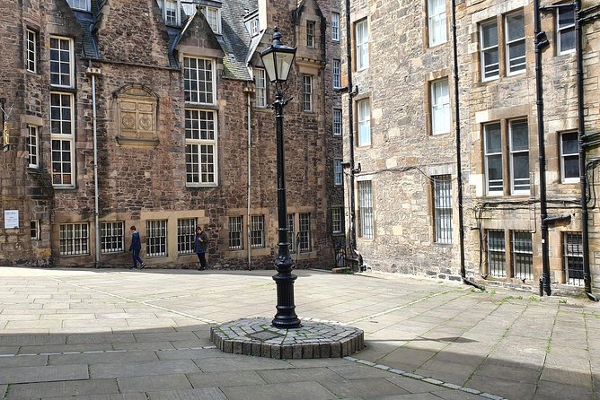 Edinburgh Private Walking Tour - The Charm of Victoria Street and Local Dining Spots