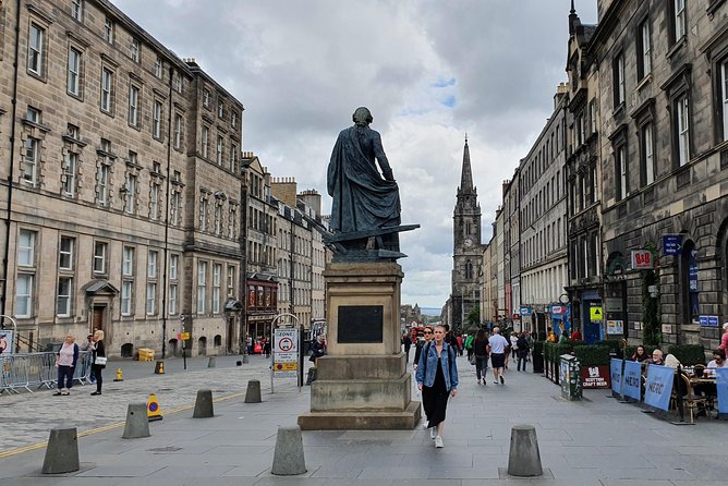 Edinburgh Private Walking Tour - Knowledgeable Guides with a Flair for Storytelling