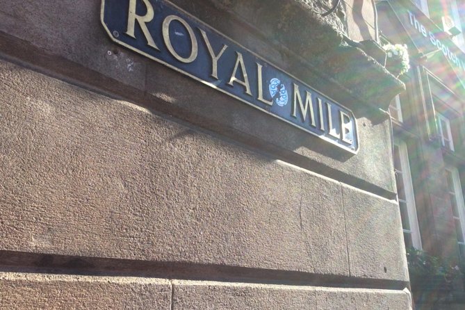 Edinburgh Private Walking Tour - Visiting the Scott Monument