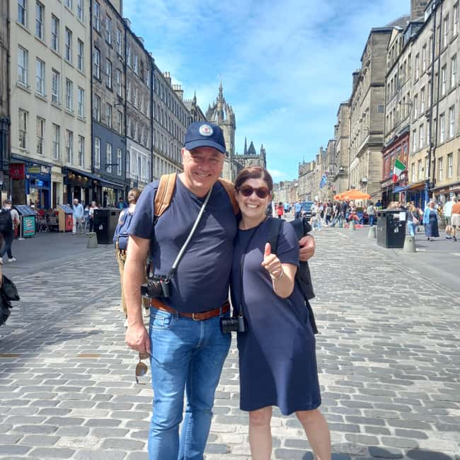 Edinburgh: Private Walking Tour with a Local - Exploring Edinburgh’s Hidden Courtyards and Local Hangouts