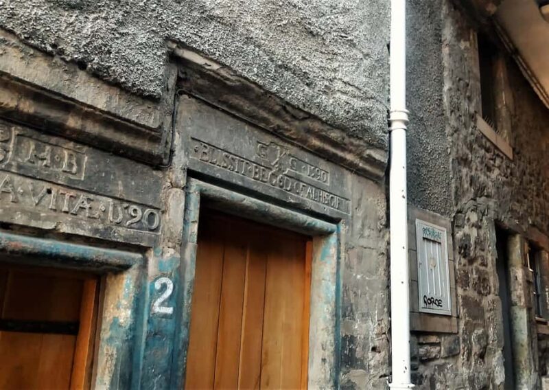 Edinburgh: Private walking tour with a Polish guide - Explore Edinburgh’s Old Town with a Polish-speaking Guide