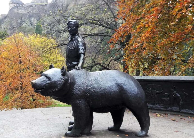 Edinburgh: Private walking tour with a Polish guide - Key Points