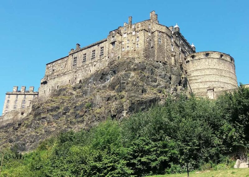 Edinburgh: Private walking tour with a Polish guide - Walking Routes Tailored to Your Interests