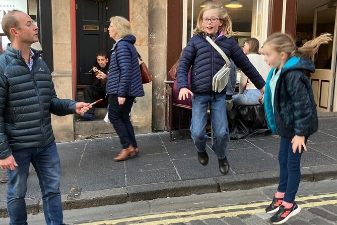 Edinburgh Quest: Self Guided City Walk & Immersive Treasure Hunt - Holyrood Palace and the Royal Mile